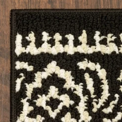 Broyhill Black & White Ornate Fascination Accent Rug -Broyhill 810557658 4
