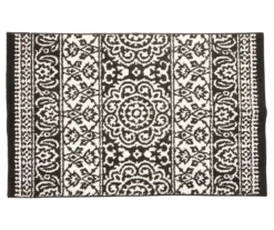Broyhill Black & White Ornate Fascination Accent Rug -Broyhill 810557660